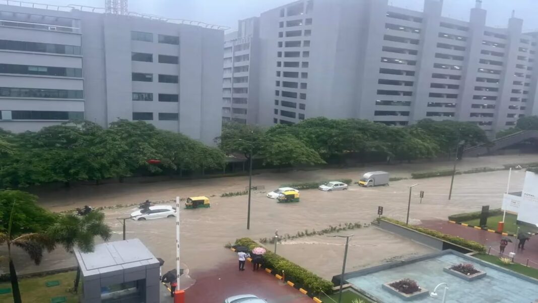Bengaluru Flooding: Karnataka Govt Advises Work from Home for IT Employees on Oct 16