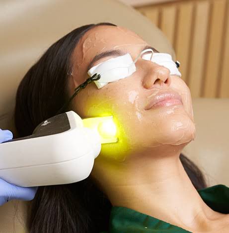 From Tiny Needles on the Face to Botox, 5 Trendy Beauty Treatments for Looking Beautiful From Tiny Needles on the Face to Botox, 5 Trendy Beauty Treatments for Looking Beautiful