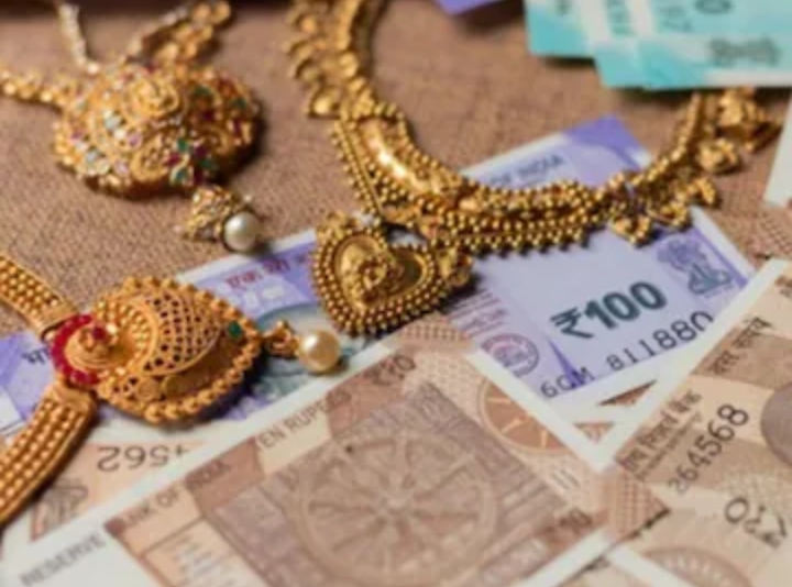 Major Theft at Indian Overseas Bank in Lucknow: Thieves break 2 walls, Steal Jewellery, goods from Lockers