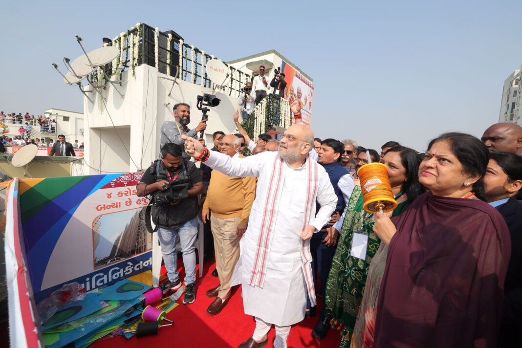Amit Shah Celebrates Makar Sankranti with Kite Flying in Ahmedabad Amit Shah Celebrates Makar Sankranti with Kite Flying in Ahmedabad