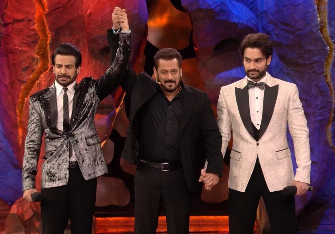 Bigg Boss 18 Grand Finale: Karan Veer Mehra crowned winner, Vivian Dsena is First Runner-Up Bigg Boss 18 Grand Finale: Karan Veer Mehra crowned winner, Vivian Dsena is First Runner-Up