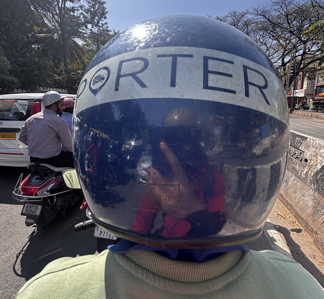 Bengaluru Man Uses Porter App for Work Commute Amid Cab Crisis, Sparks Internet’s Imagination
