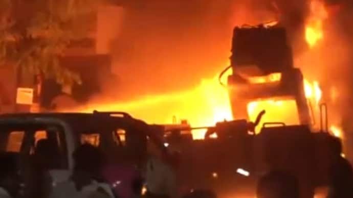 Violence Erupts in Nagpur Amid Aurangzeb row, 30 Injured, 65 Rioters Detained