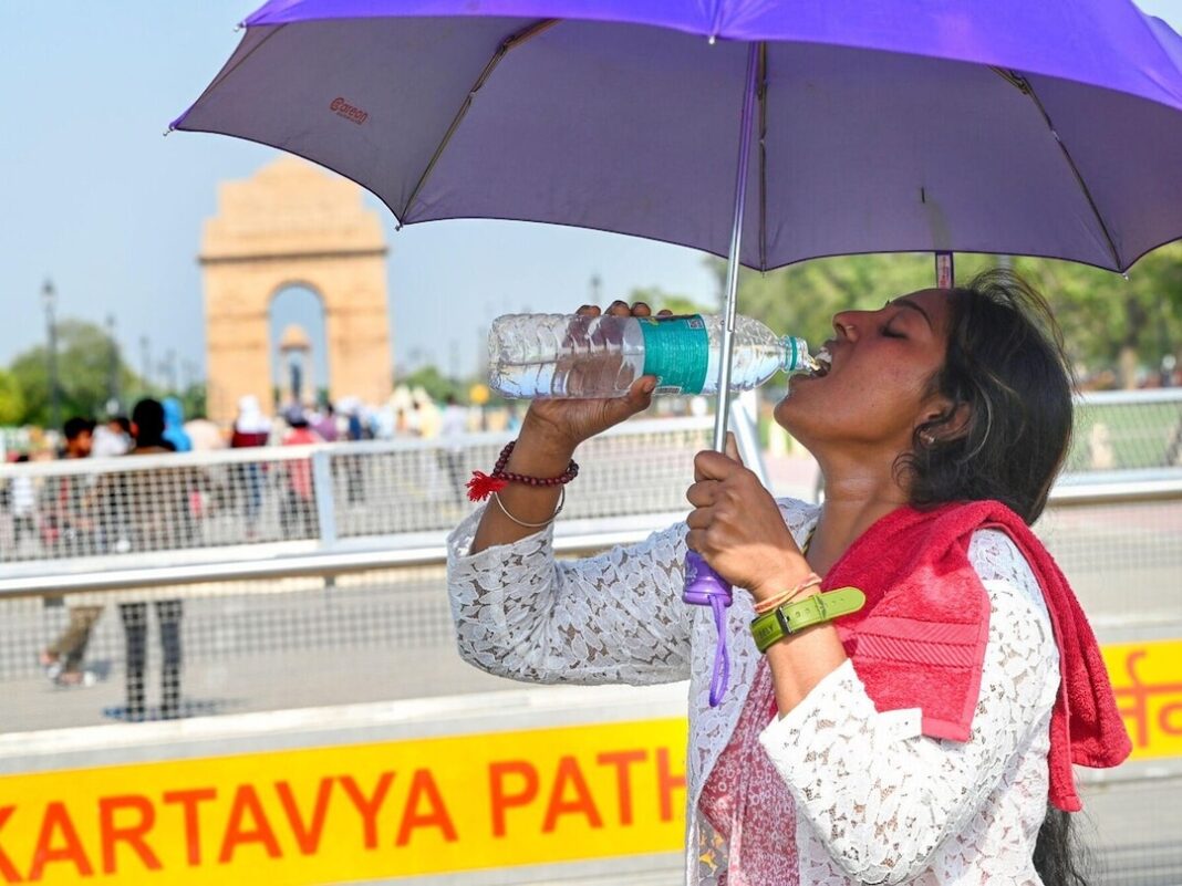 IMD Alerts Heatwave in Delhi and Several States, Temps to Reach 42°C