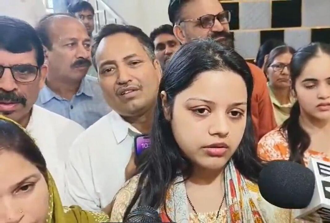 ‘Don’t Target Muslims or Kashmiris’: Navy Officer Vinay Narwal’s Widow Appeals for Peace After Terror Attack