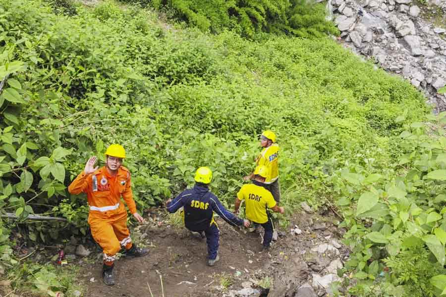 Uttarakhand Landslide: 2 Dead, 3 Injured on Kedarnath Trek Route After Boulders Collapse
