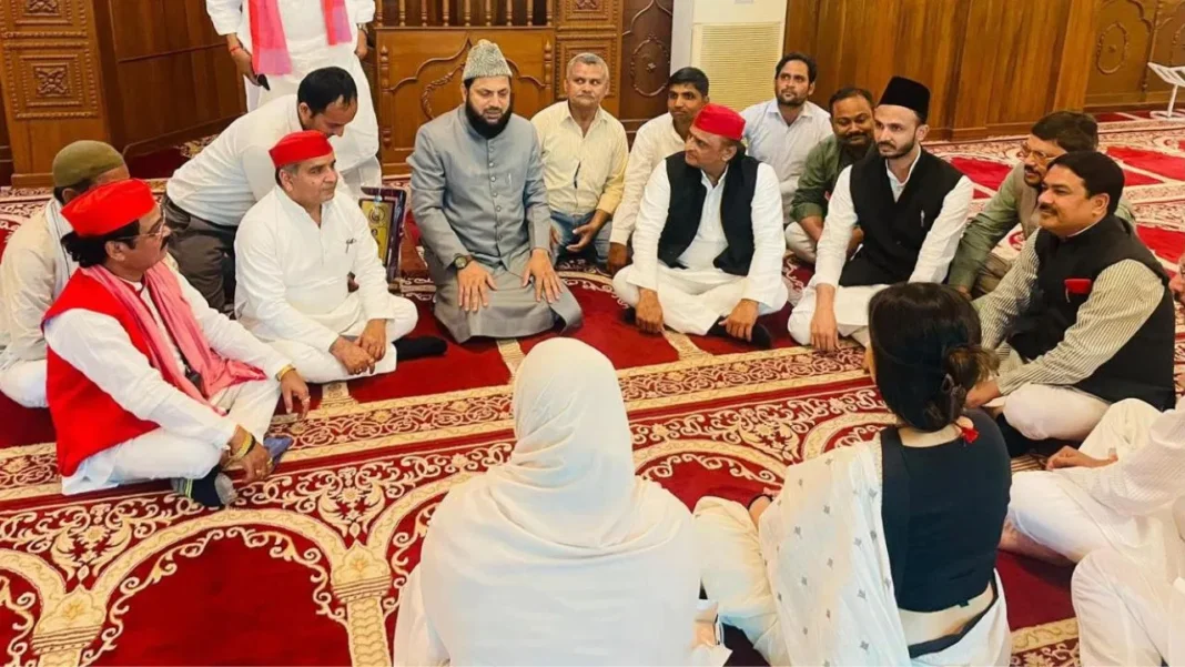 Maulana Sajid Rashidi, president of the All India Imam Association, ignited fresh controversy during a televised debate. By directly commenting on MP Dimple Yadav’s attire, he triggered intense public backlash across social and political spheres.