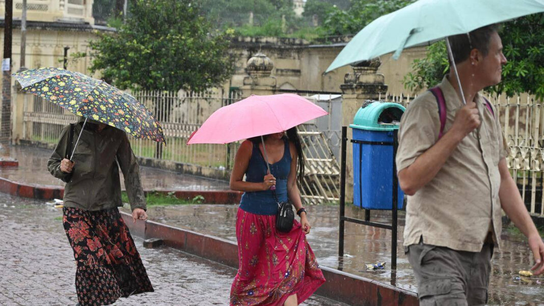 Live Weather Updates: Red Alert in Uttar Pradesh and Uttarakhand, Yellow Alert in Delhi Today "Live Weather Updates: Red Alert in Uttar Pradesh & Uttarakhand, Yellow Alert in Delhi Today"