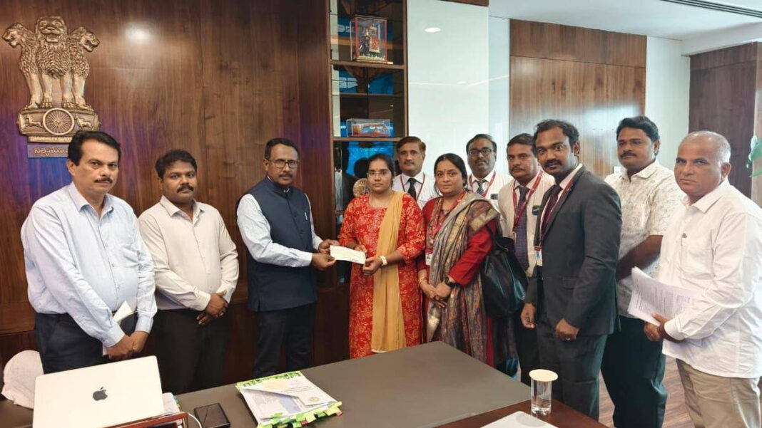 Family of Electrocuted APCOS Worker in Mangalagiri Tadepalli Receives ₹33.15 Lakh Assistance "₹33.15 Lakh Compensation for Family of Electrocuted APCOS Worker in Mangalagiri Tadepalli"