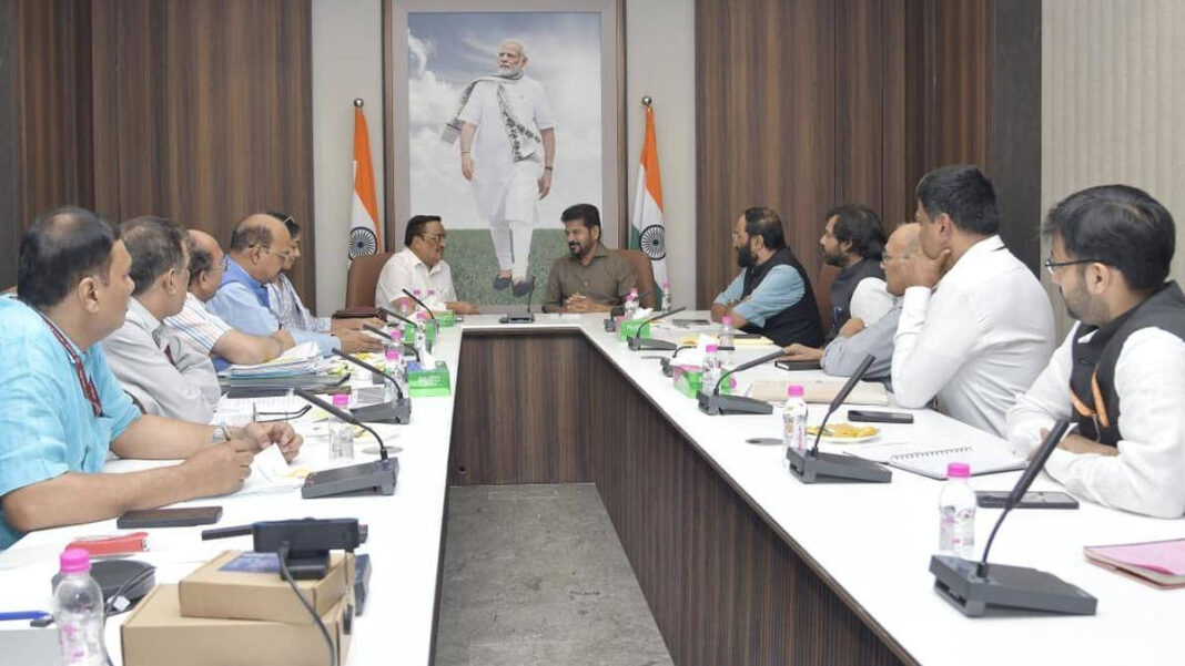 Telangana CM Urges Jal Shakti to Persuade Maharashtra on Tummidihatti Barrage FRL at 152 Metres Telangana CM Urges Jal Shakti Ministry to Persuade Maharashtra on Tummidihatti Barrage FRL at 152 Metres