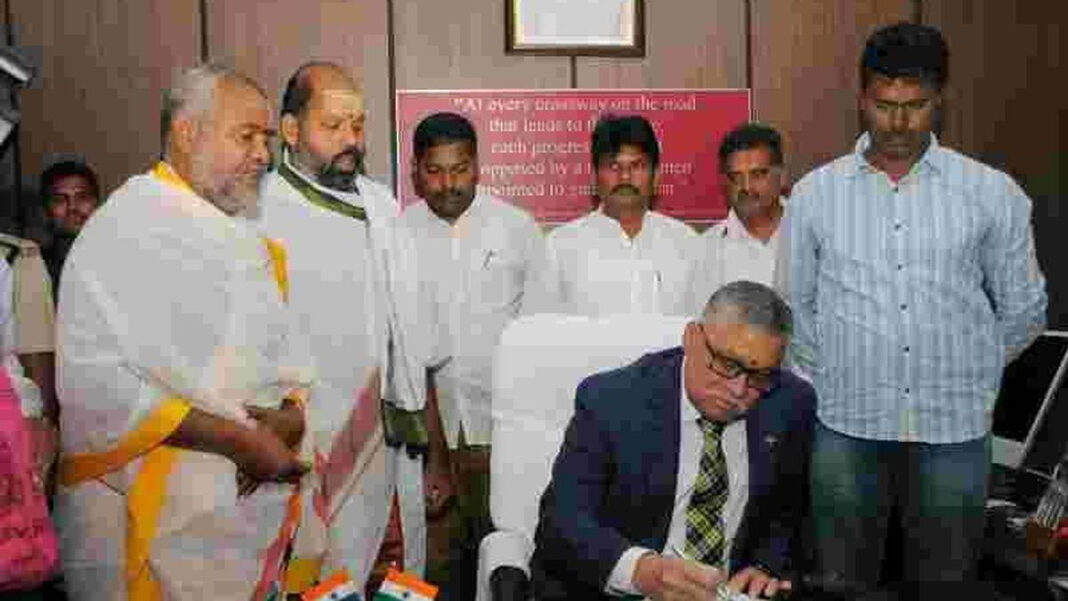 Balasubrahmanyam takes over as Vice-Chairman and Managing Director of APSRTC Balasubrahmanyam takes over as Vice-Chairman and Managing Director of APSRTC