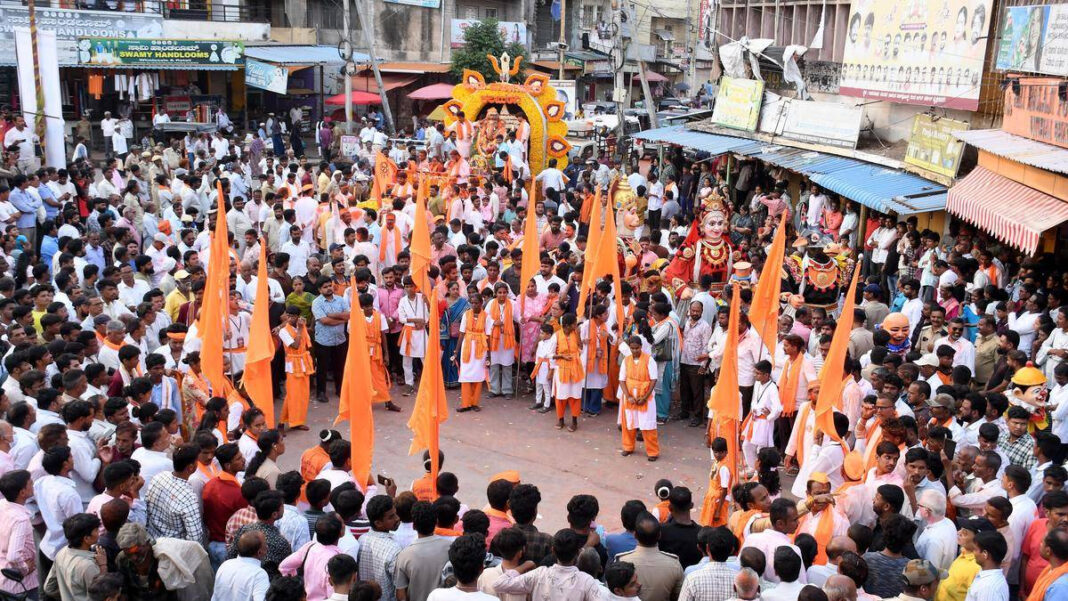 Mahaganpati Immersion Marks End of 21-Day Festival in Kalaburagi Mahaganpati Visarjan Marks End of 21-Day Ganesh Festival in Kalaburagi