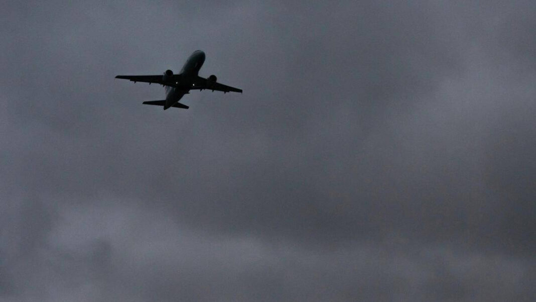 British Airways Flight from London to Chicago Declares Mid-Air Emergency and Makes U-Turn "British Airways Flight from London to Chicago Declares Mid-Air Emergency and Returns Safely"
