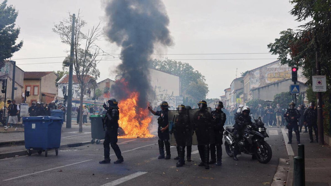 Understanding the French Student Protests: Causes and Implications "Exploring the Causes and Implications of French Student Protests"