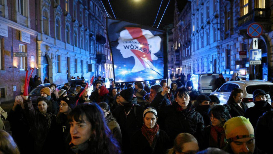 Polands abortion law: What will the new bills change? | Explained