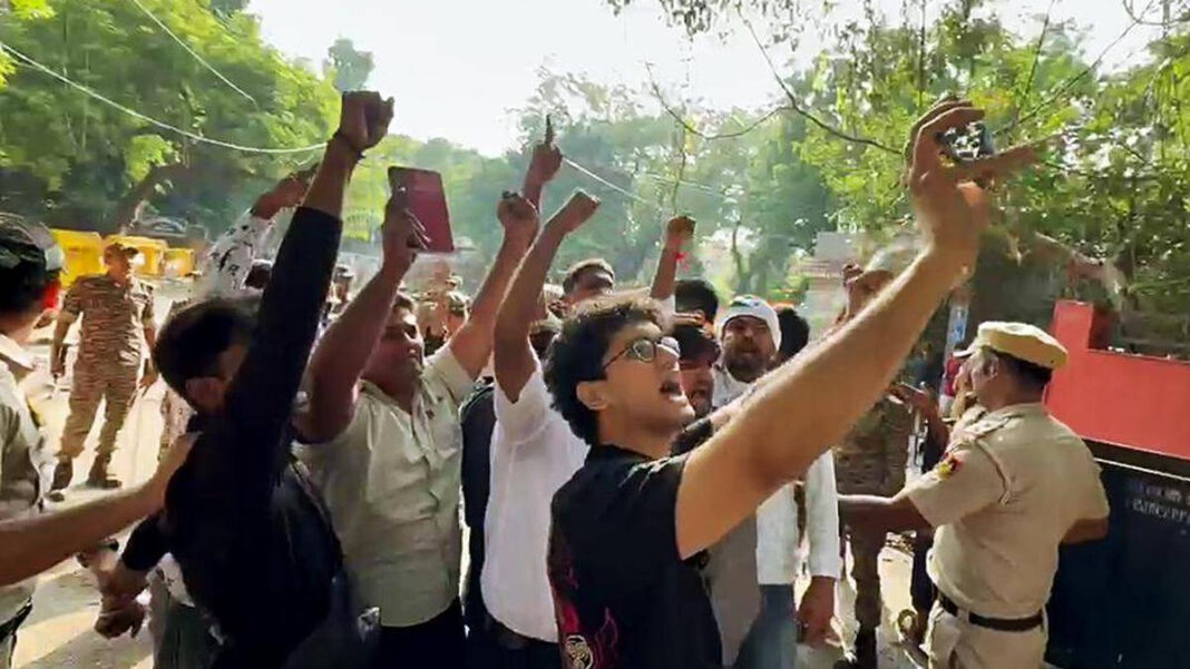 Anti-CEC protests LIVE: Opposition leaders arrive at Rahul Gandhis residence for hi-tea meeting after Supreme Court march