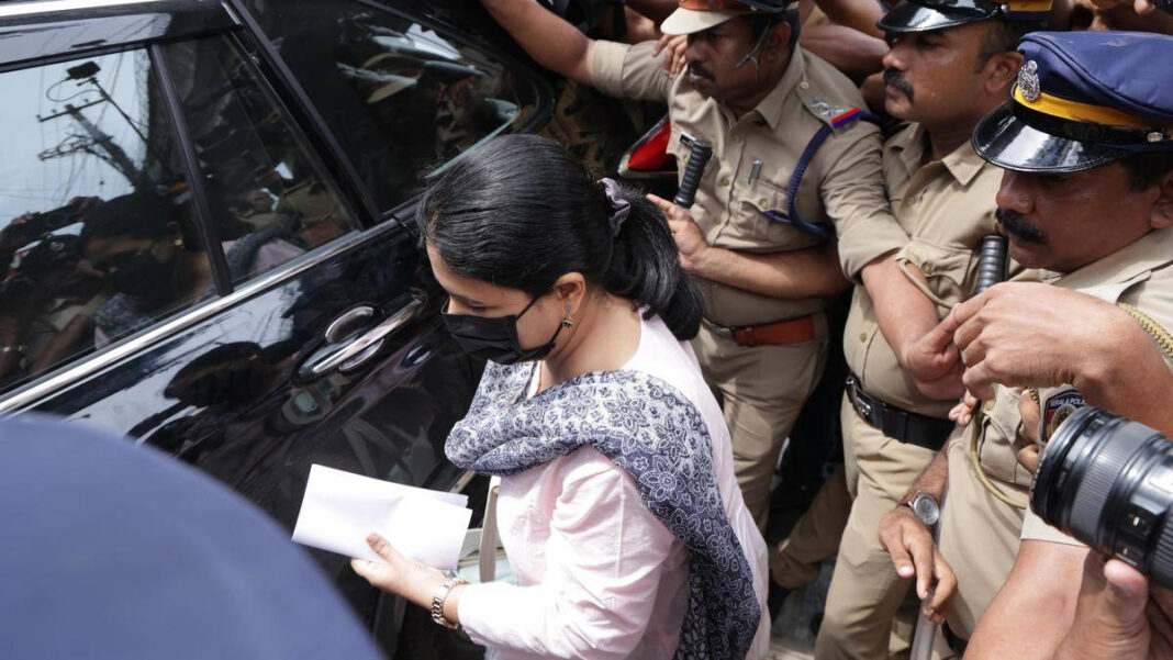 CMRL pay-off case: Keralam VACB registers two FIRs, Pinarayi Vijayan, Veena, Mohamed Riyas among accused CMRL pay-off case: Keralam VACB registers two FIRs, Pinarayi Vijayan, Veena, Mohamed Riyas among accused