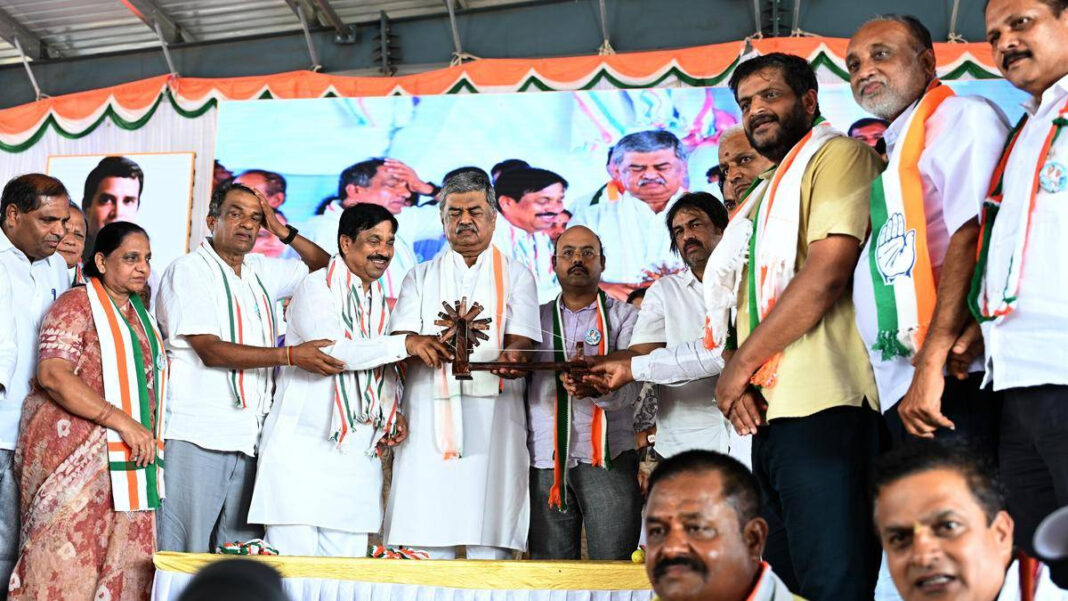 Congress Leaders Slam Yediyurappa and Sons, Accuse Election Commission of Deleting Voter Names Congress Leaders Slam B.S. Yediyurappa and Sons, Accuse Election Commission of Deleting Voter Names