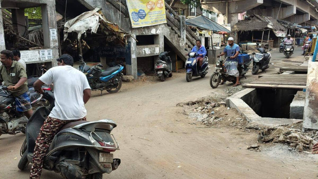 Residents of western suburbs call for regulation of spaces beneath flyovers Residents of western suburbs call for regulation of spaces beneath flyovers