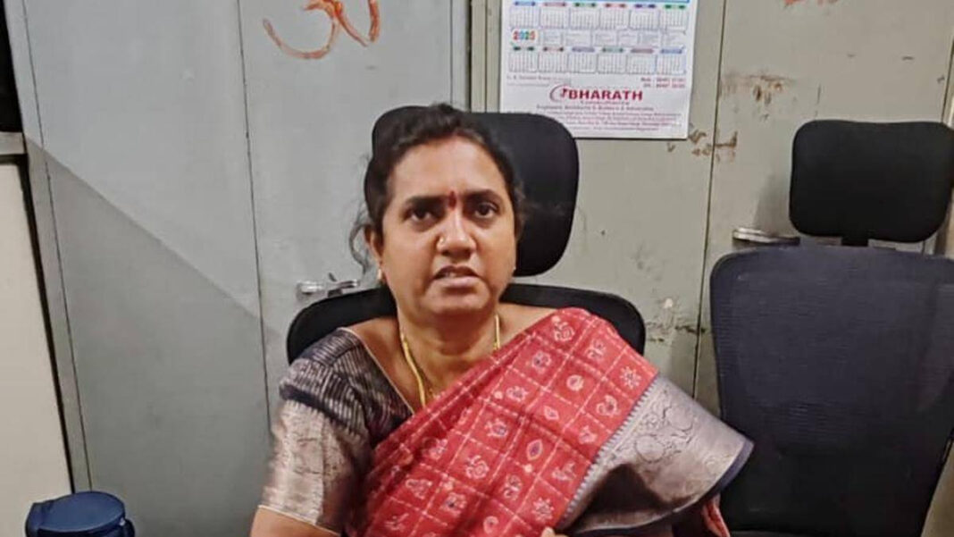 GHMC Town Planning Official Caught Taking ₹4 Lakh Bribe; ₹2.5 Lakh Unaccounted Cash Seized GHMC Town Planning Official Caught Taking ₹4 Lakh Bribe, ₹2.5 Lakh Unaccounted Cash Seized