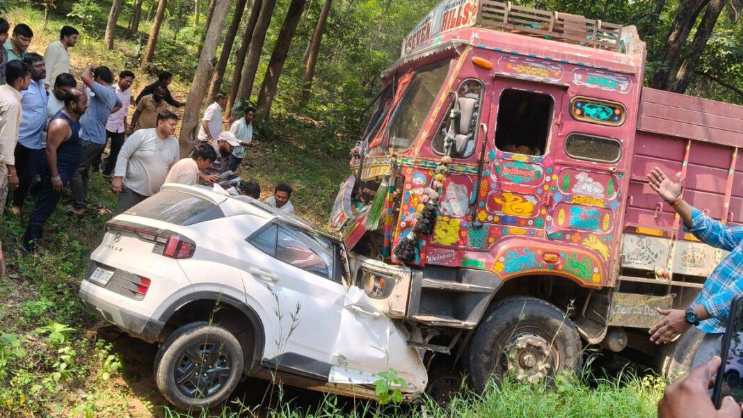 CRPF jawan killed, five injured as sand-laden lorry hits two vehicles in Telanganas Mulugu CRPF jawan killed, five injured as sand-laden lorry hits two vehicles in Telanganas Mulugu