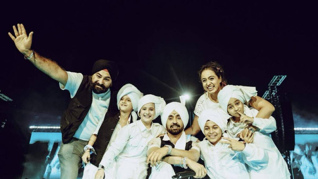 Rain fails to dampen spirits as thousands turn up for Diljit Dosanjhs Delhi concert, marking beginning of Aura World Tour Rain fails to dampen spirits as thousands turn up for Diljit Dosanjhs Delhi concert, marking beginning of Aura World Tour