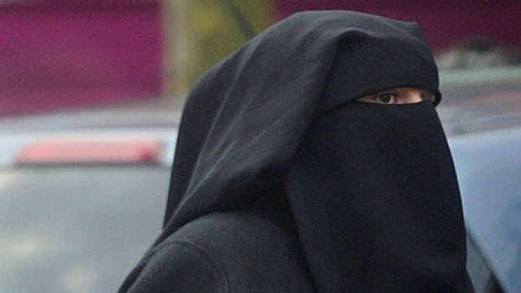 Jammu and Kashmir Medical Students Protest After Professor Objects to Burqas in Labour Room Jammu and Kashmir Medical Students Protest Burqa Row in Labour Room
